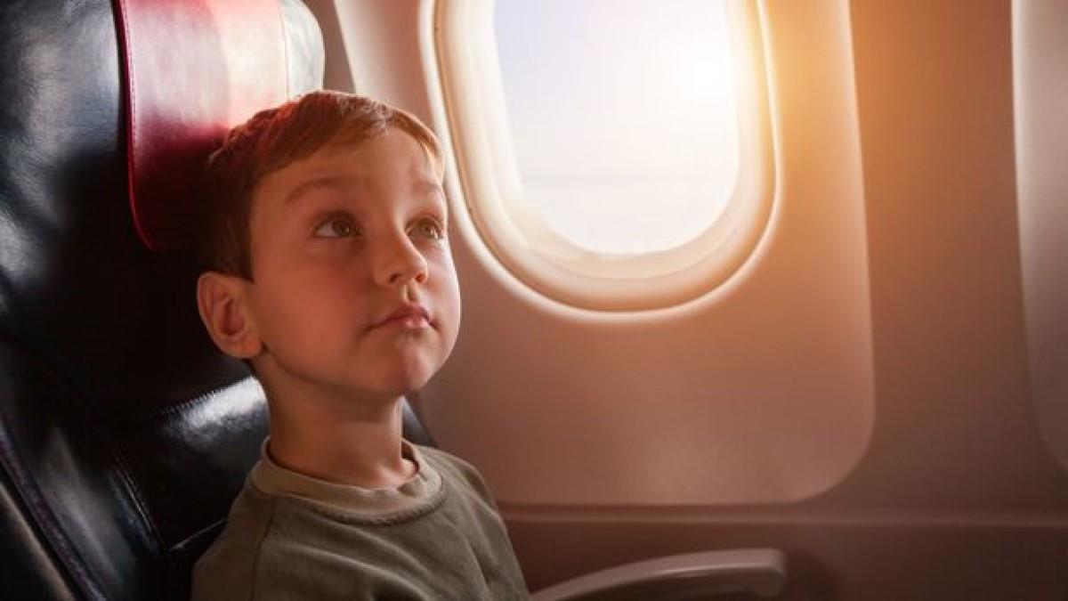 9χρόνος μπήκε κρυφά σε αεροπλάνο και ταξίδεψε μόνος στην άλλη άκρη της χώρας!
